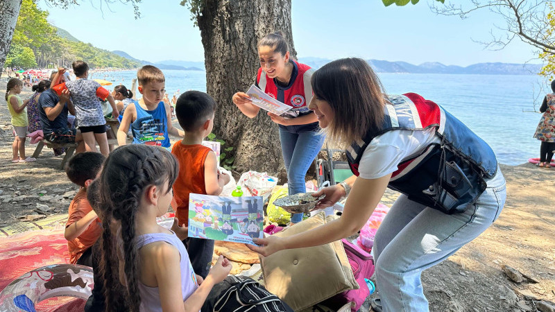 Aydın İl Jandarma Komutanlığı, Kuşadası'nda Çevre ve Çocuklara Duyarlılık Gösterdi!