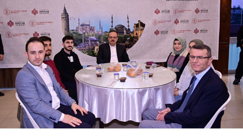 Aydın’da Vali ve Protokol Üyeleri Halkla İftar Yaptı.