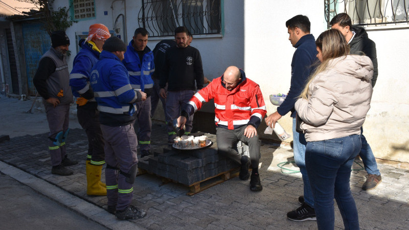Başkan Zencirci’den Soğukta Çalışan İşçilere Çay İkram Etti