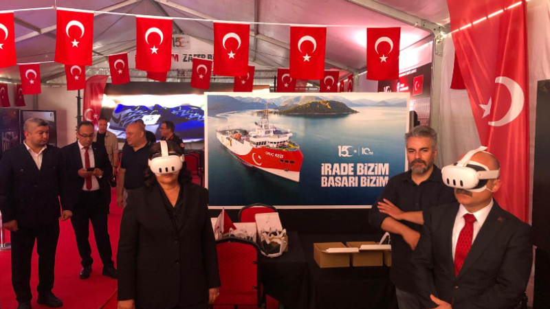 Özlem Çerçioğlu ve Dr. Osman Varol'dan 15 Temmuz Çadırına Ziyaret