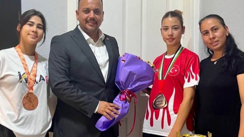 Aydın’ın Gururu Sude Nas’a MHP Efeler’den Tebrik Ziyareti